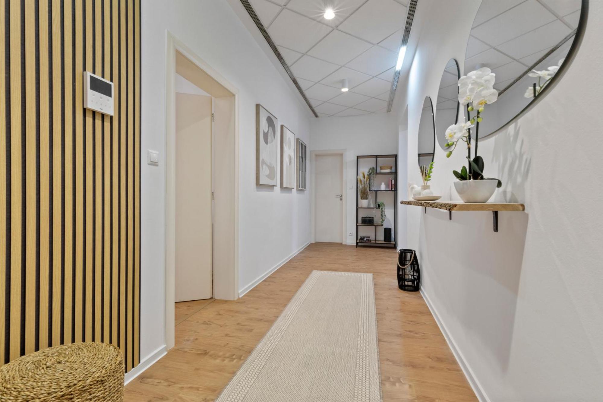 Căn hộ Luxe Living At Old Town Center *