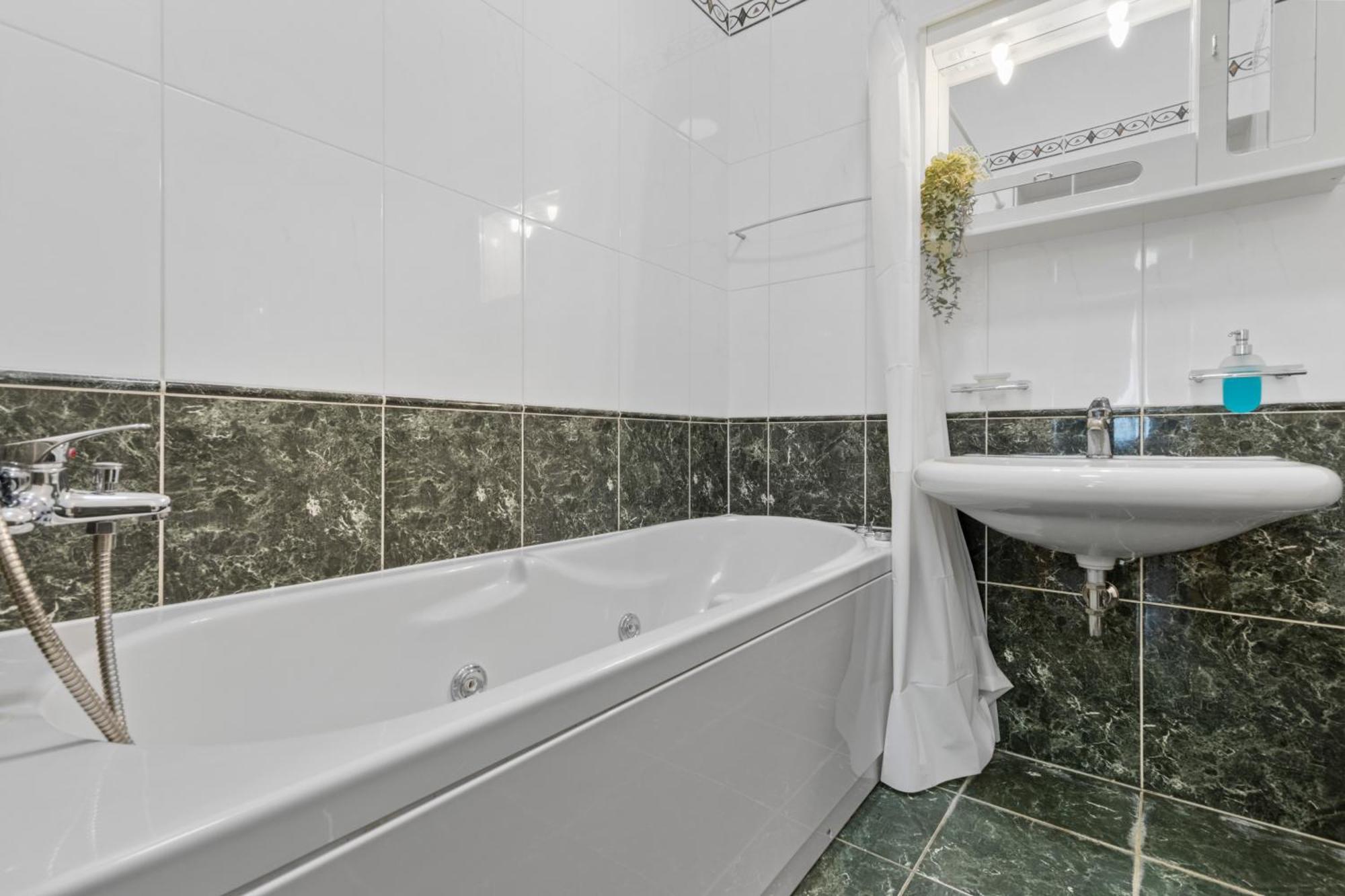 Căn hộ Luxe Living At Old Town Center *