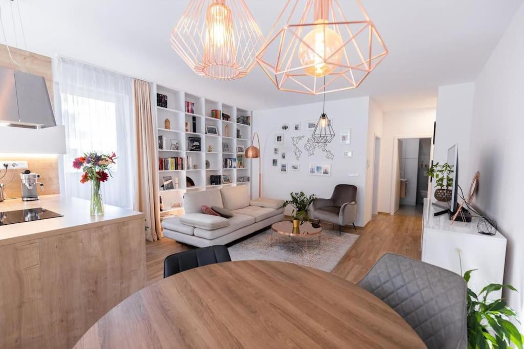 Comfy And Stylish With Terrace Near Center Apartment *