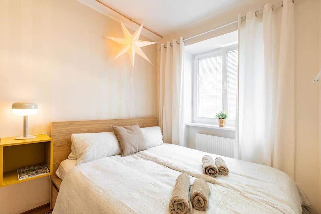 Tranquil Haven: Old Town Proximity