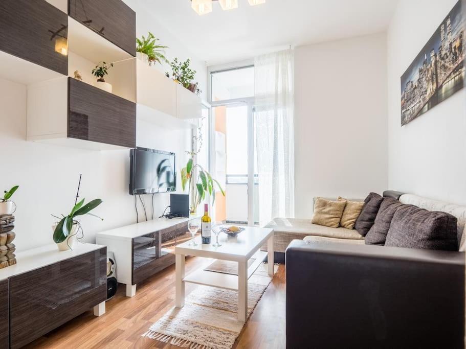 Apartment Cosy 2 Bedroom Flat Close To The Town With Parking