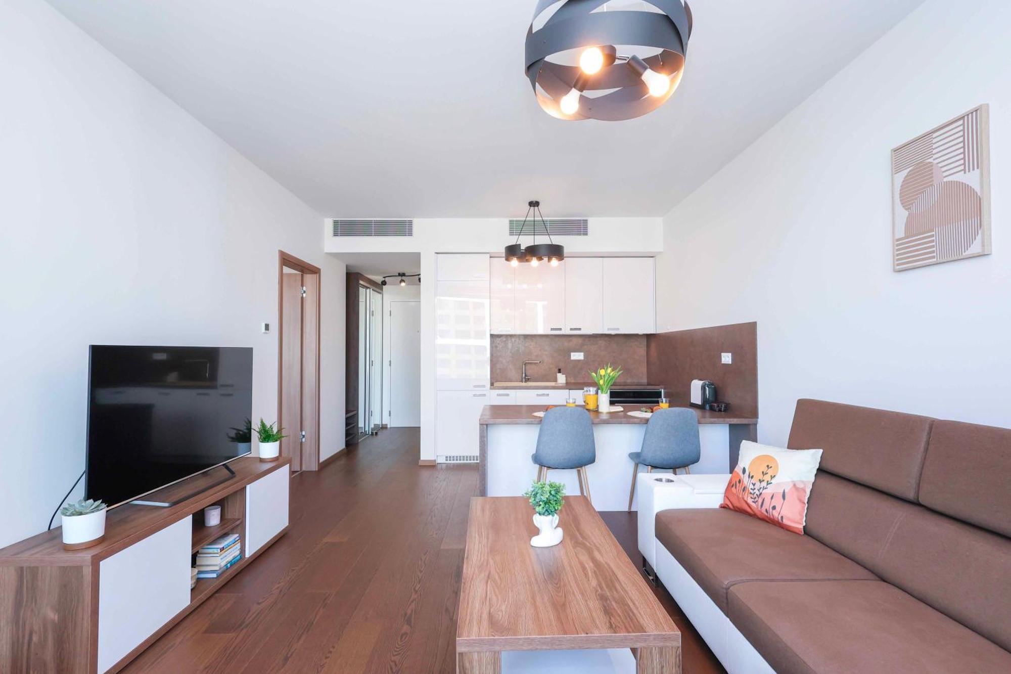 Sky Park Tower 2, Luxury With Free Parking