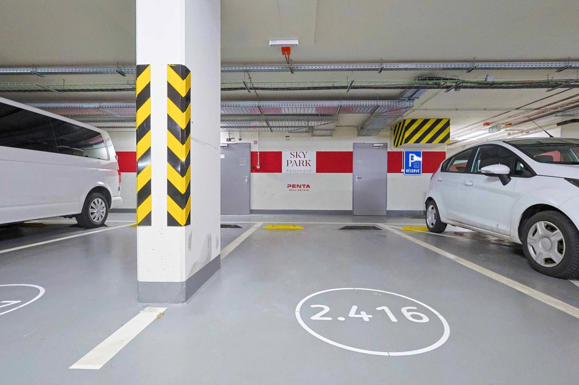 Sky Park Tower 2, Luxury With Free Parking