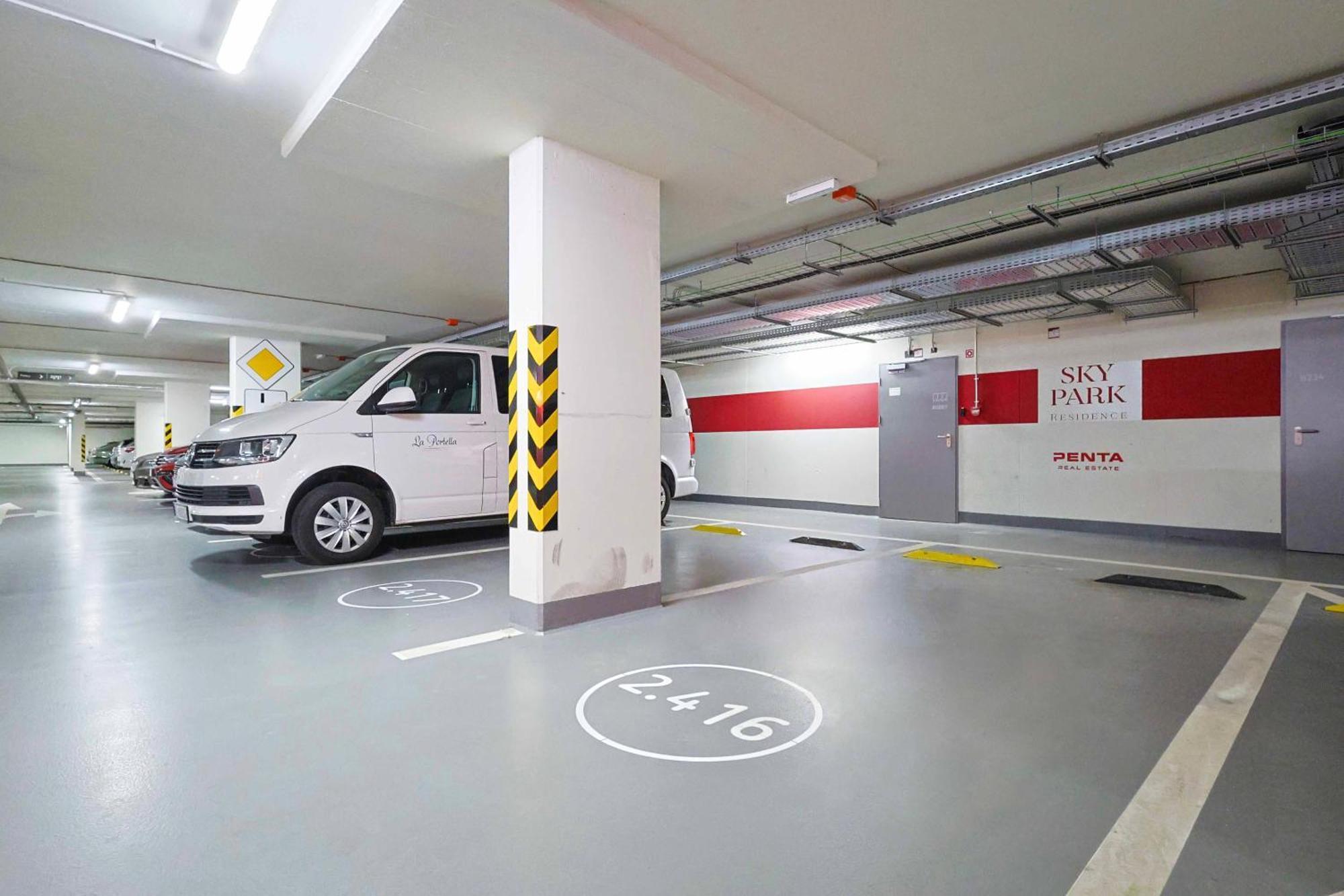 Apartment Sky Park Tower 2, Luxury With Free Parking Bratislava