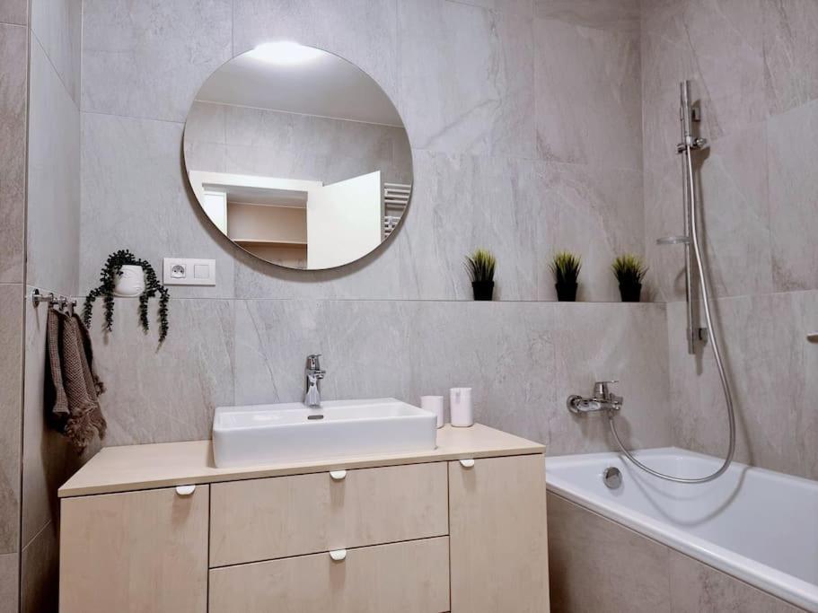Zwirn, Free Parking, 24/7 Access Apartamento