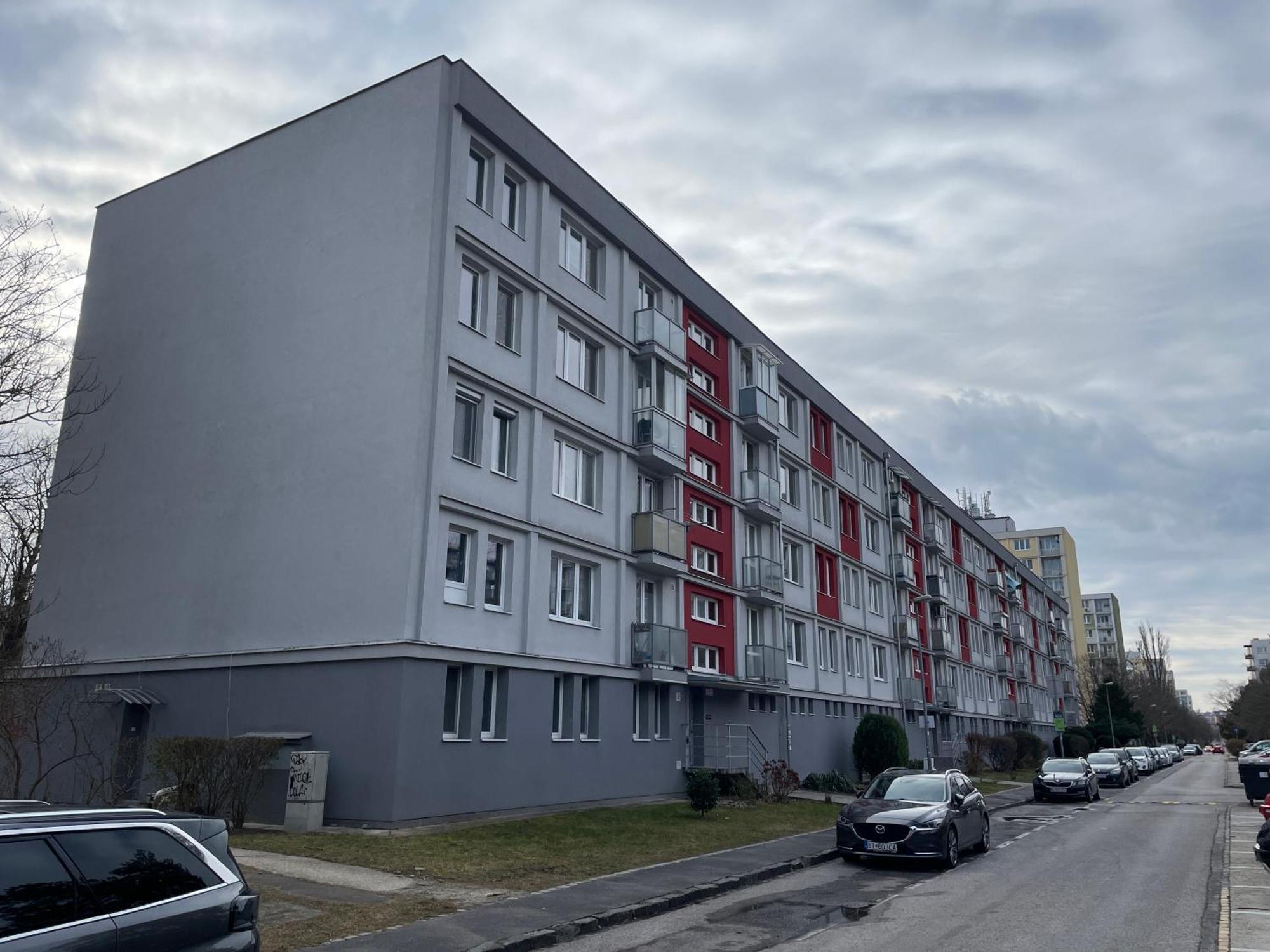 Apartment Cozy Self Check-in In Vibrant Ruzinov Area, Komarnicka 42, Bratislava