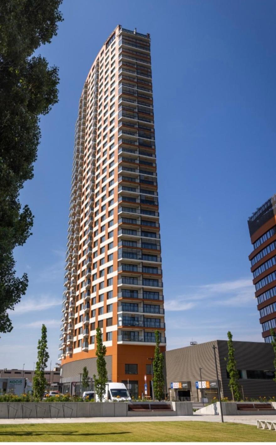Apartment Stylish With Stunning View Possibility Of Parking
