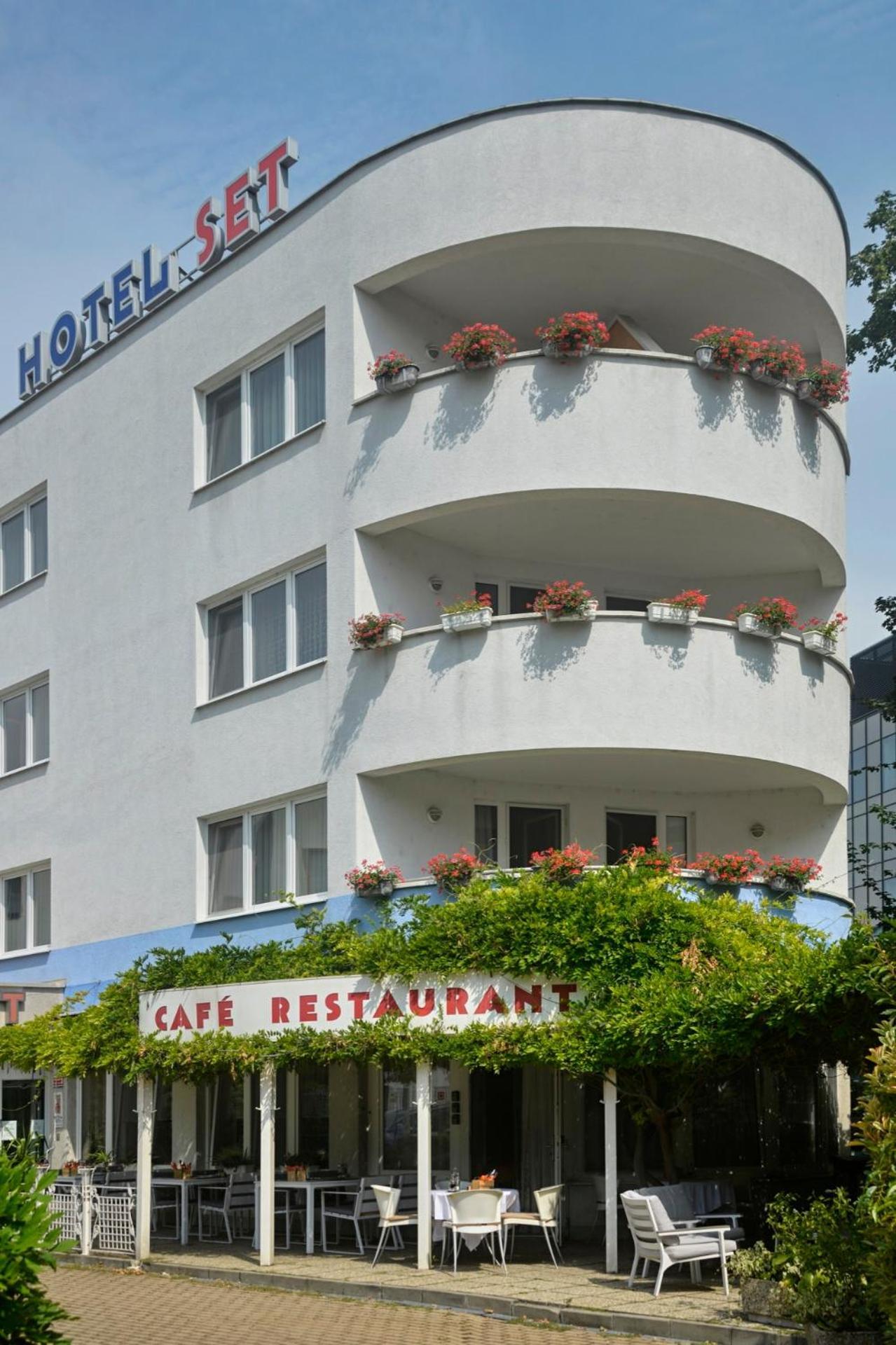 Set Hotel 4*