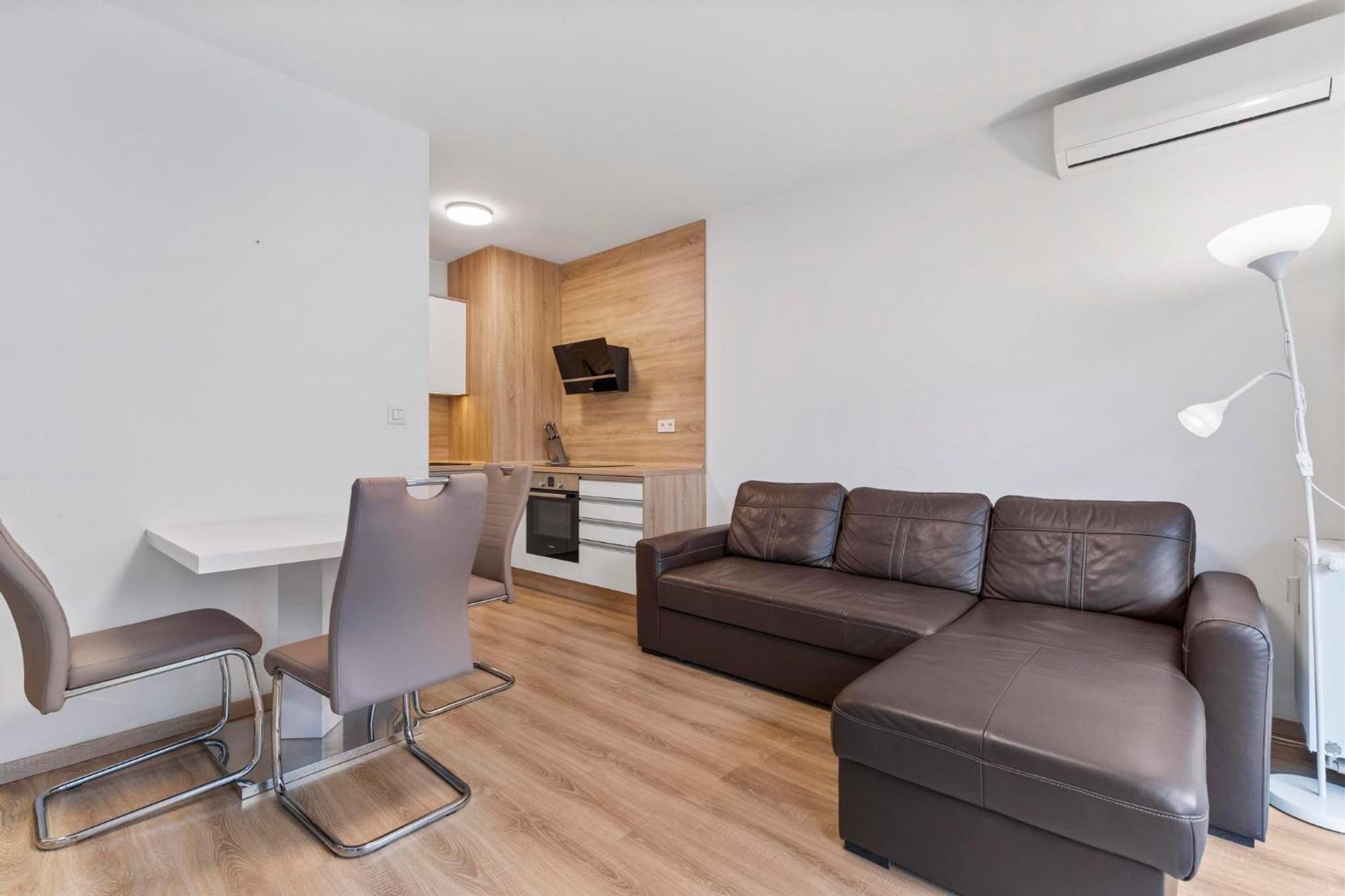 Twin 1 In - With Parking * Bratislava