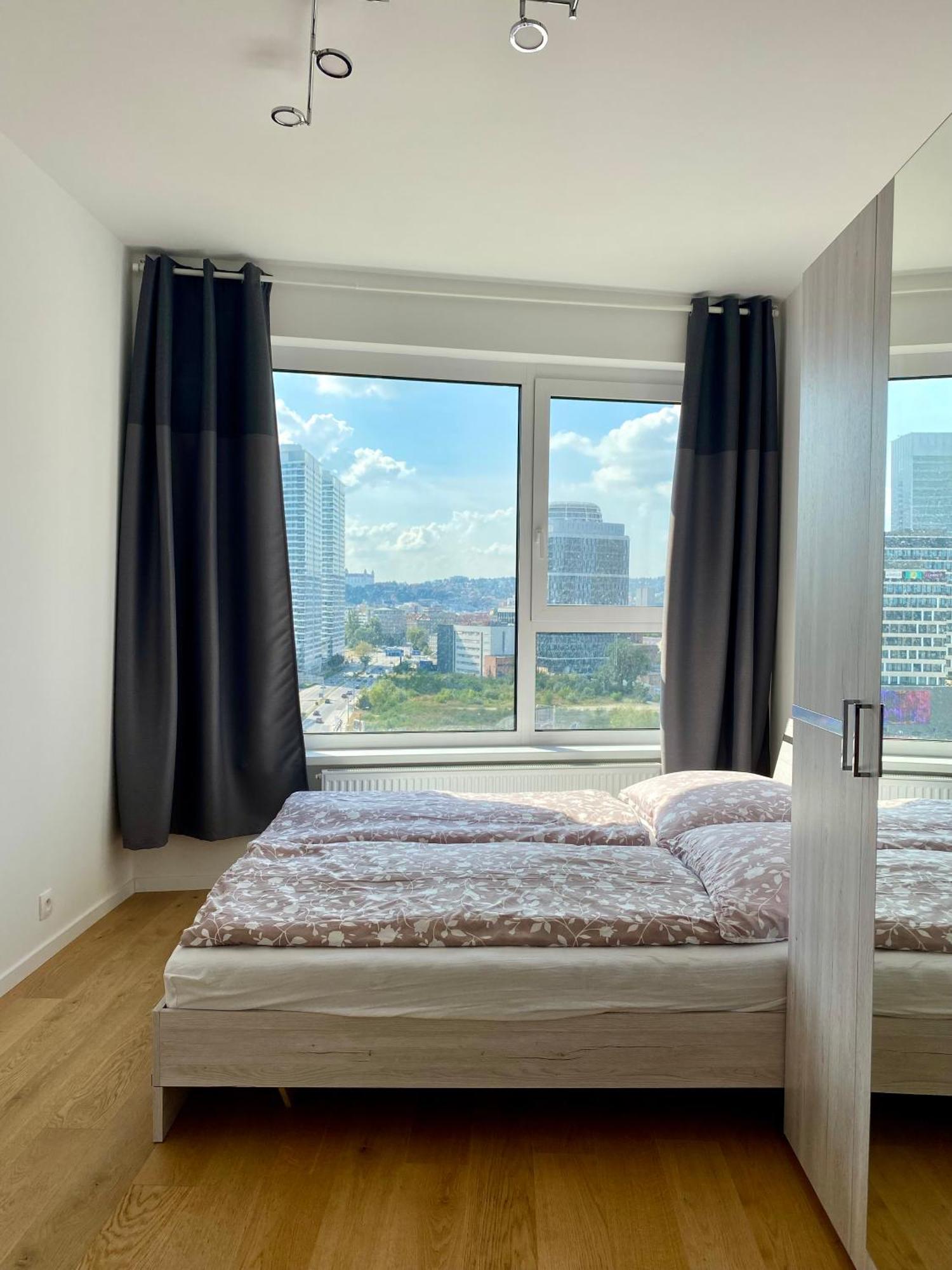 Luxury In Skyscraper With Parking *