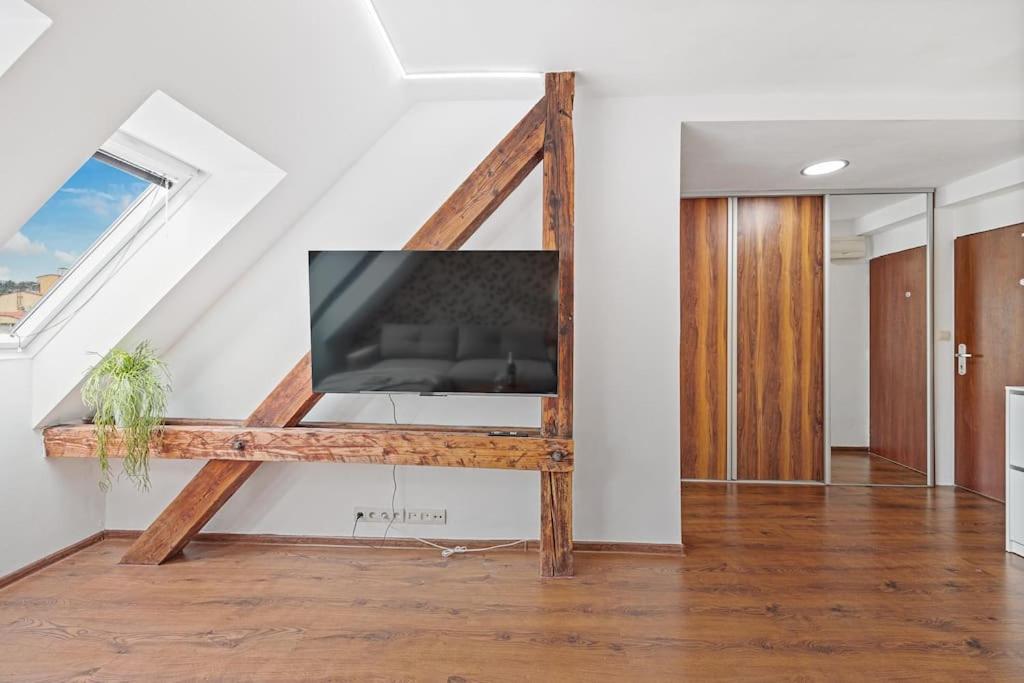 Apartamento V Centre S Vyhladom Na Hrad A Parkovanim