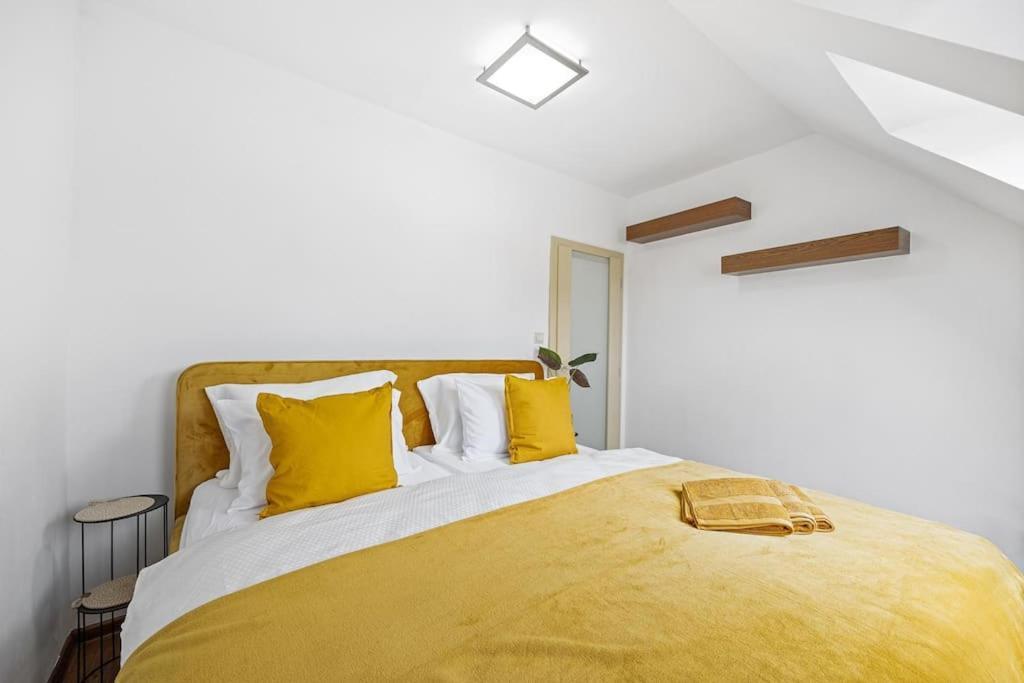 Apartamento V Centre S Vyhladom Na Hrad A Parkovanim