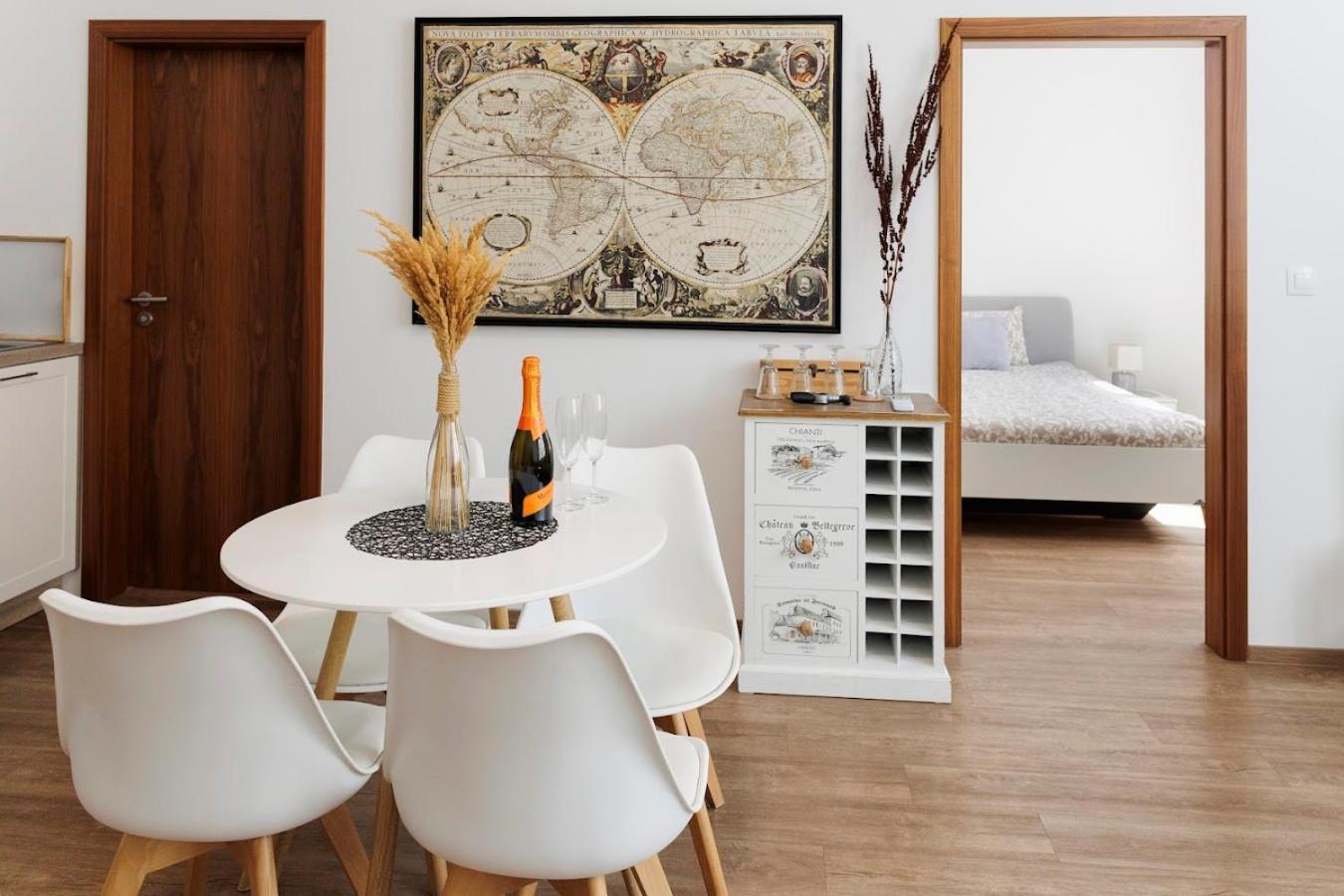 Diamond In Old Town With Free Parking Apartamento Bratislava