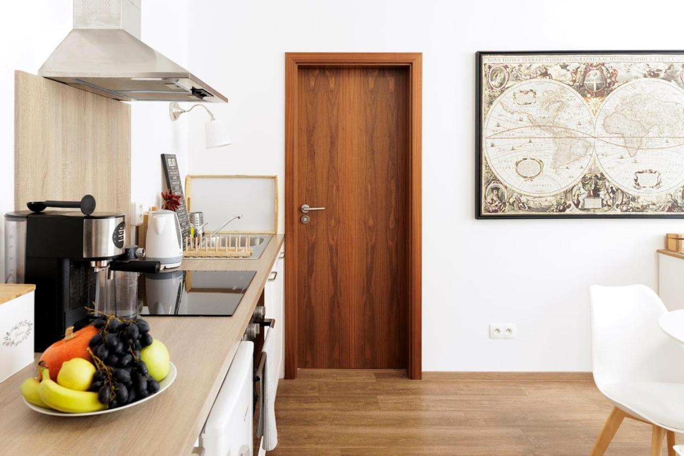 Diamond In Old Town With Free Parking Apartamento