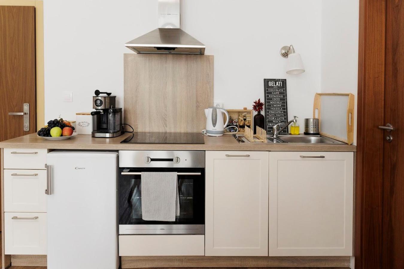 Diamond In Old Town With Free Parking Apartamento Bratislava