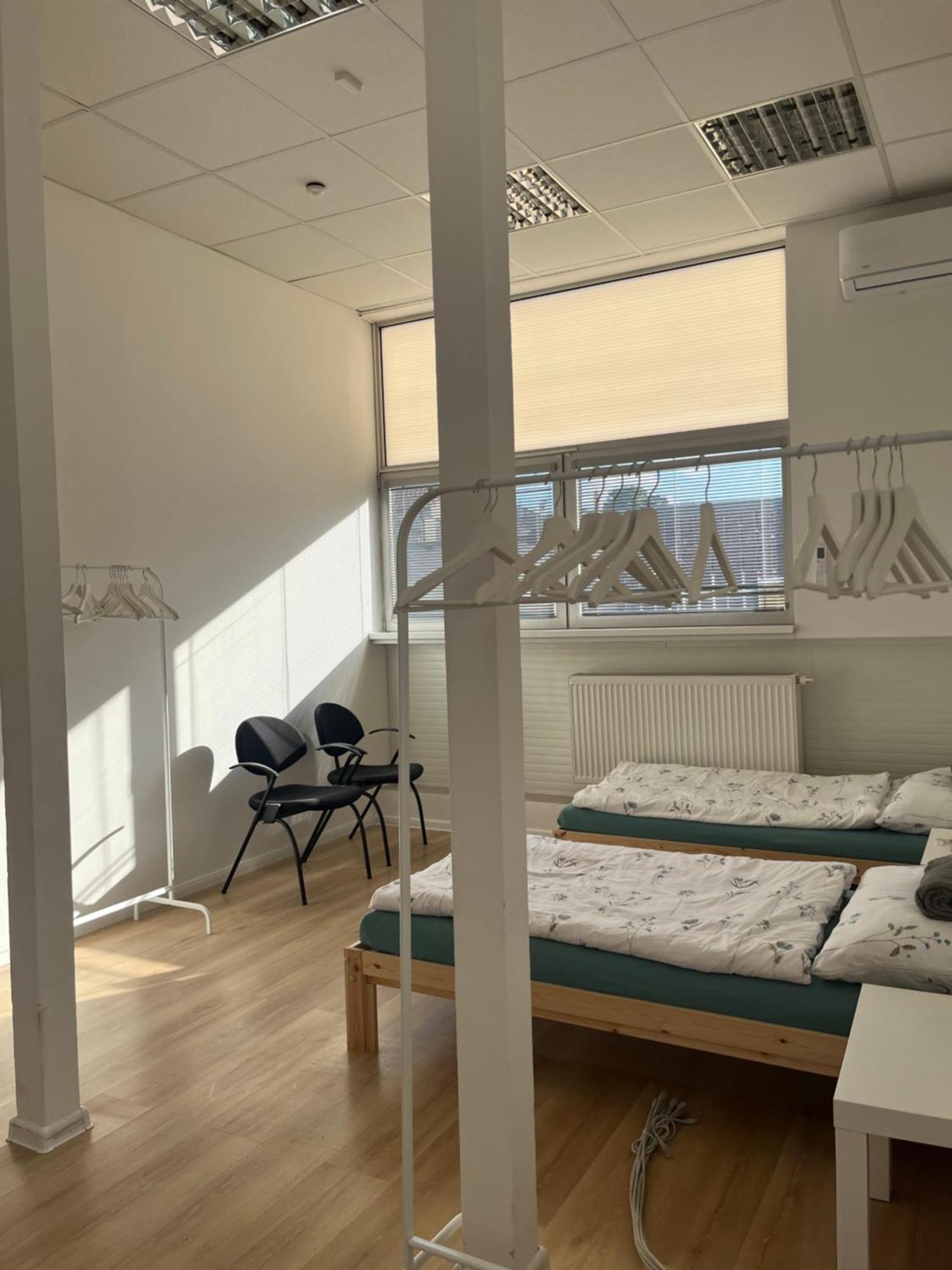 Spacious With Parking Apartment *