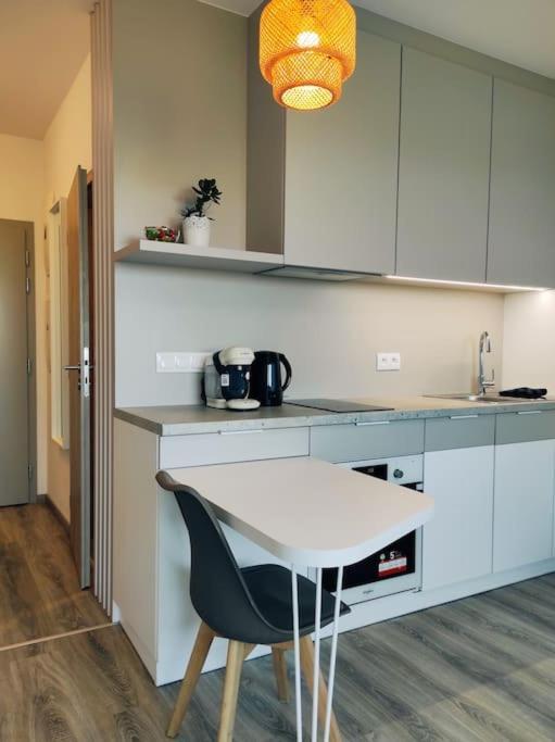 Apartment Airport For Two, Free Parking, Airport View Bratislava