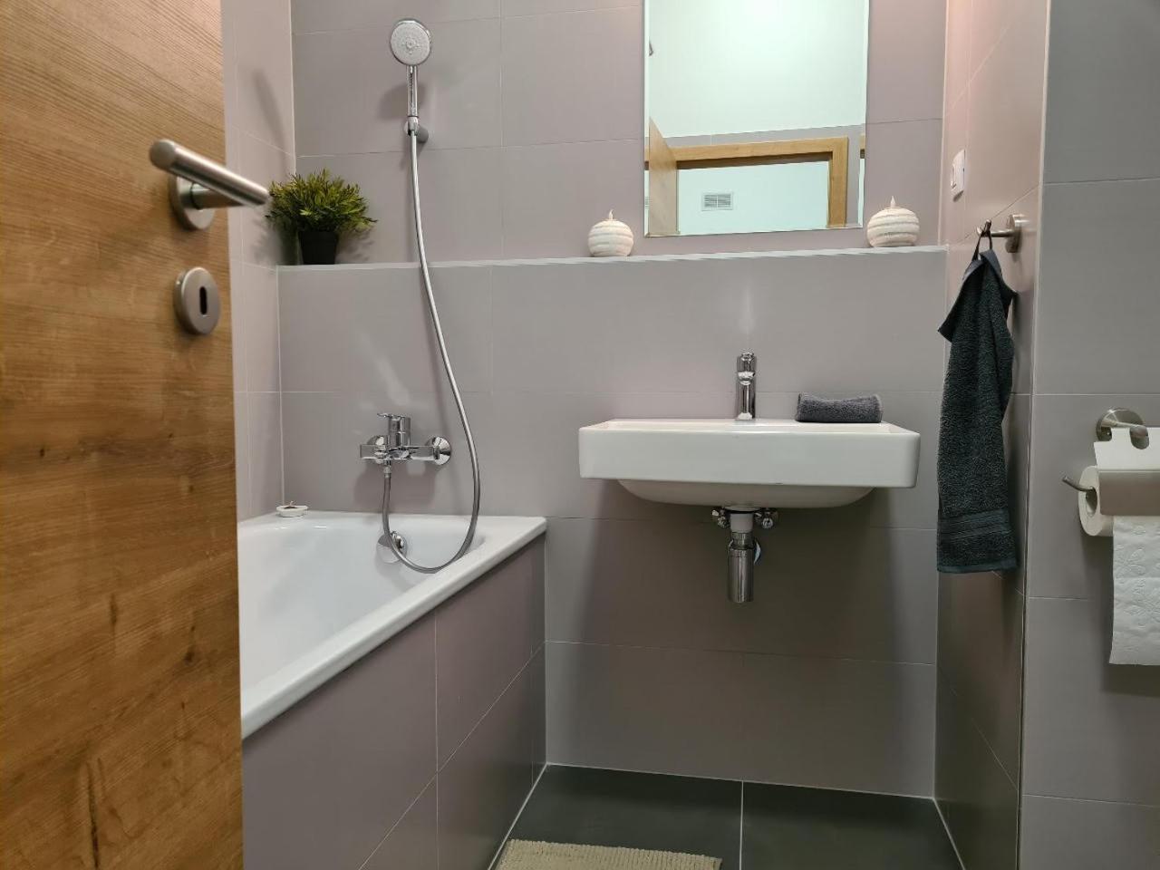 S Center In Apartamento Bratislava