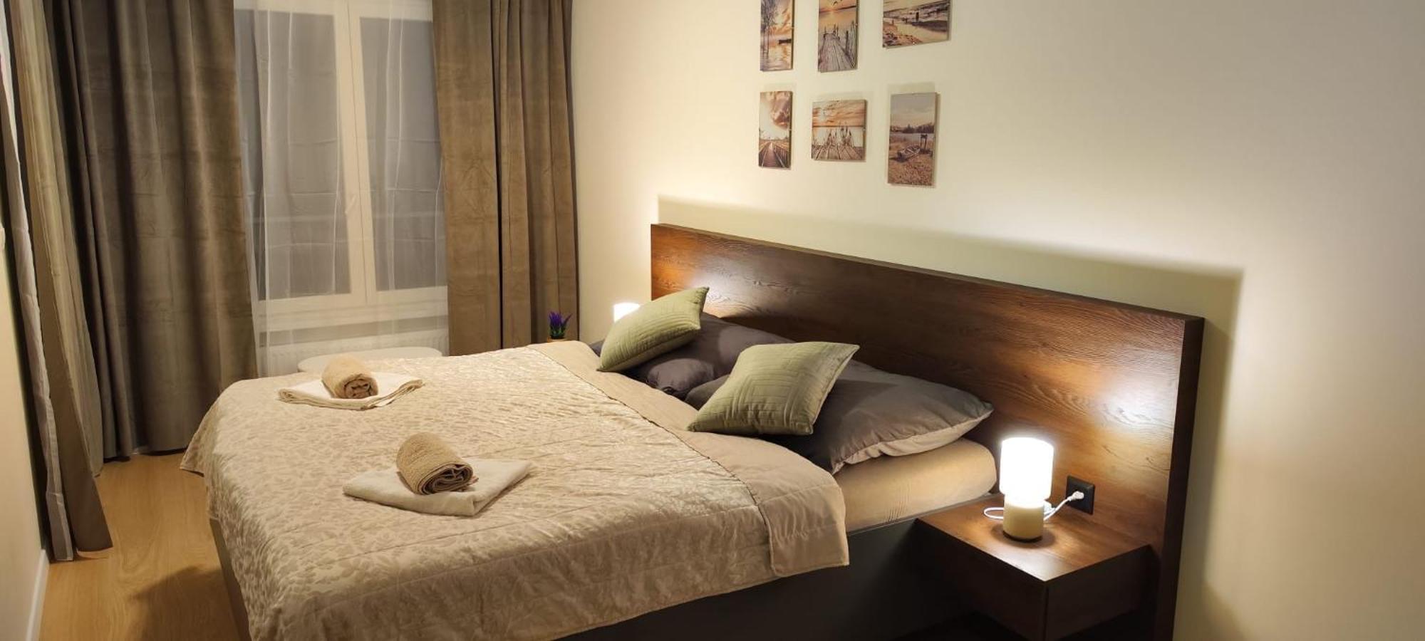 New With Free Garage Parking Near The Airport Apartment