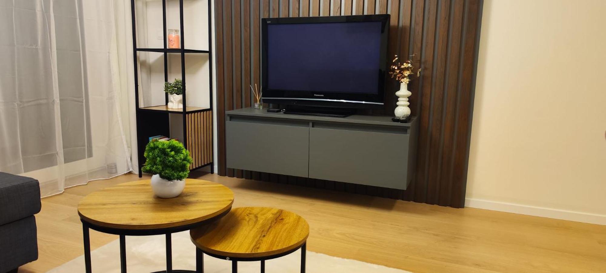 New With Free Garage Parking Near The Airport Apartment *