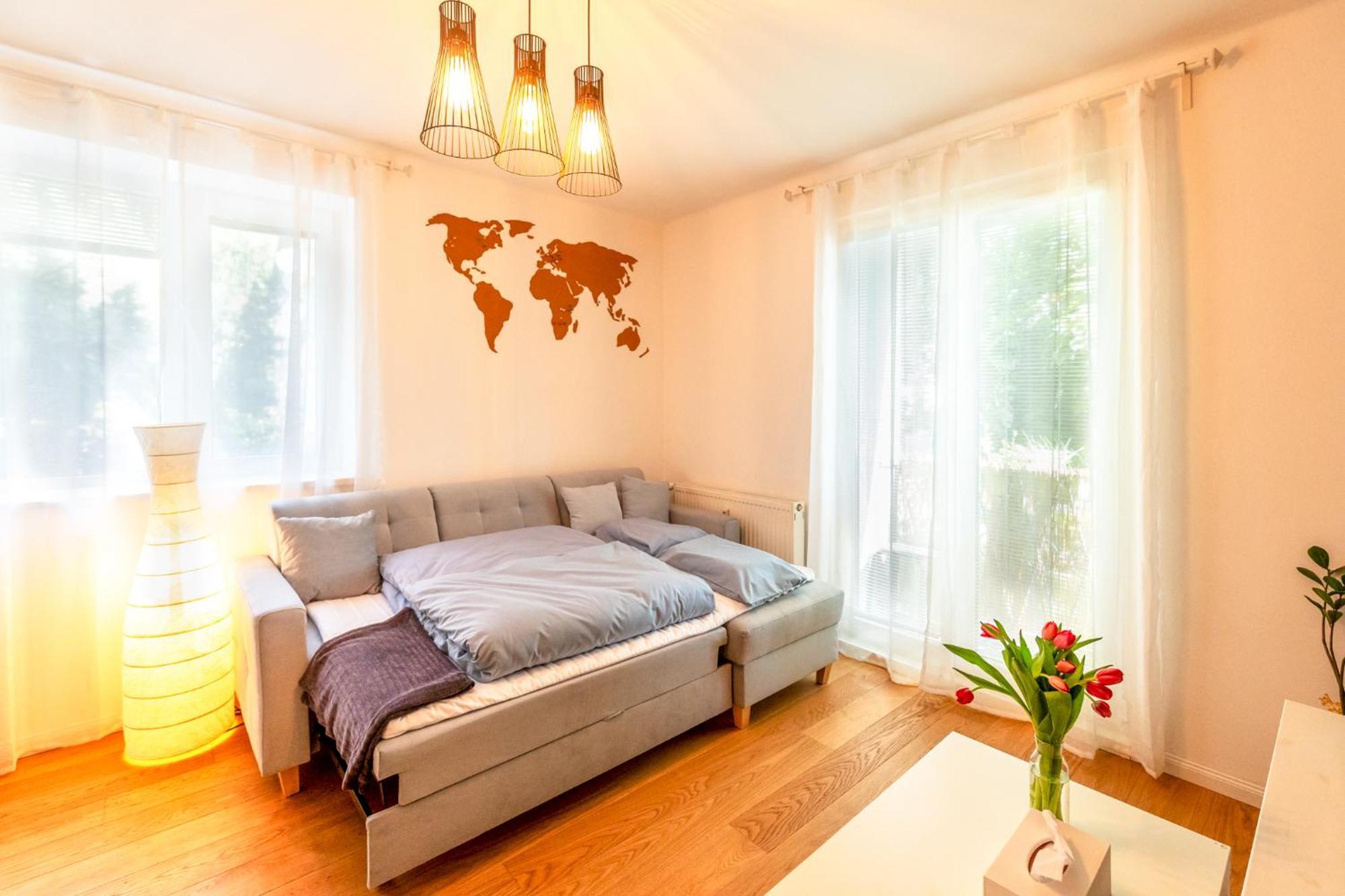 Quiet In New Center, Nivy Apartment