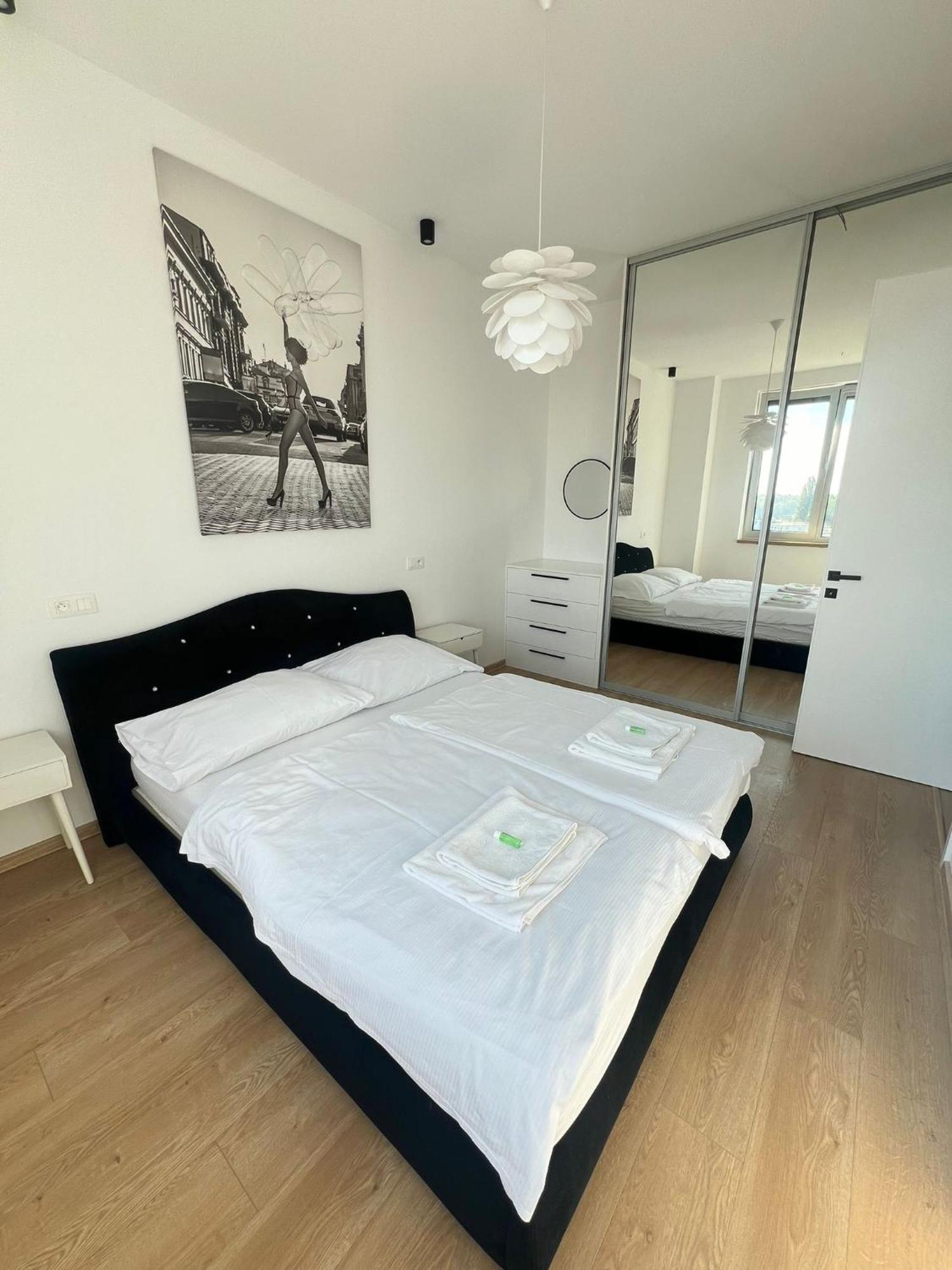 Skau Apollo Free Parking * Bratislava