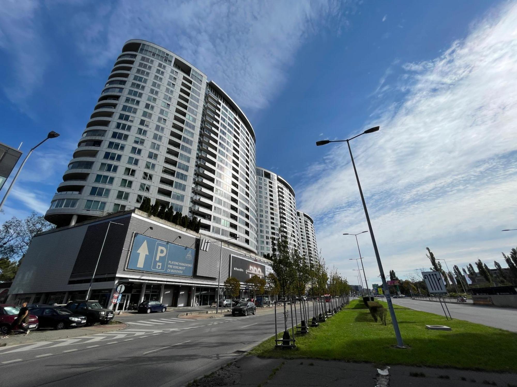 Apartment V Iii Veziach S Vyhladom, Pri Stadione A S Garazou Zadarmo Bratislava