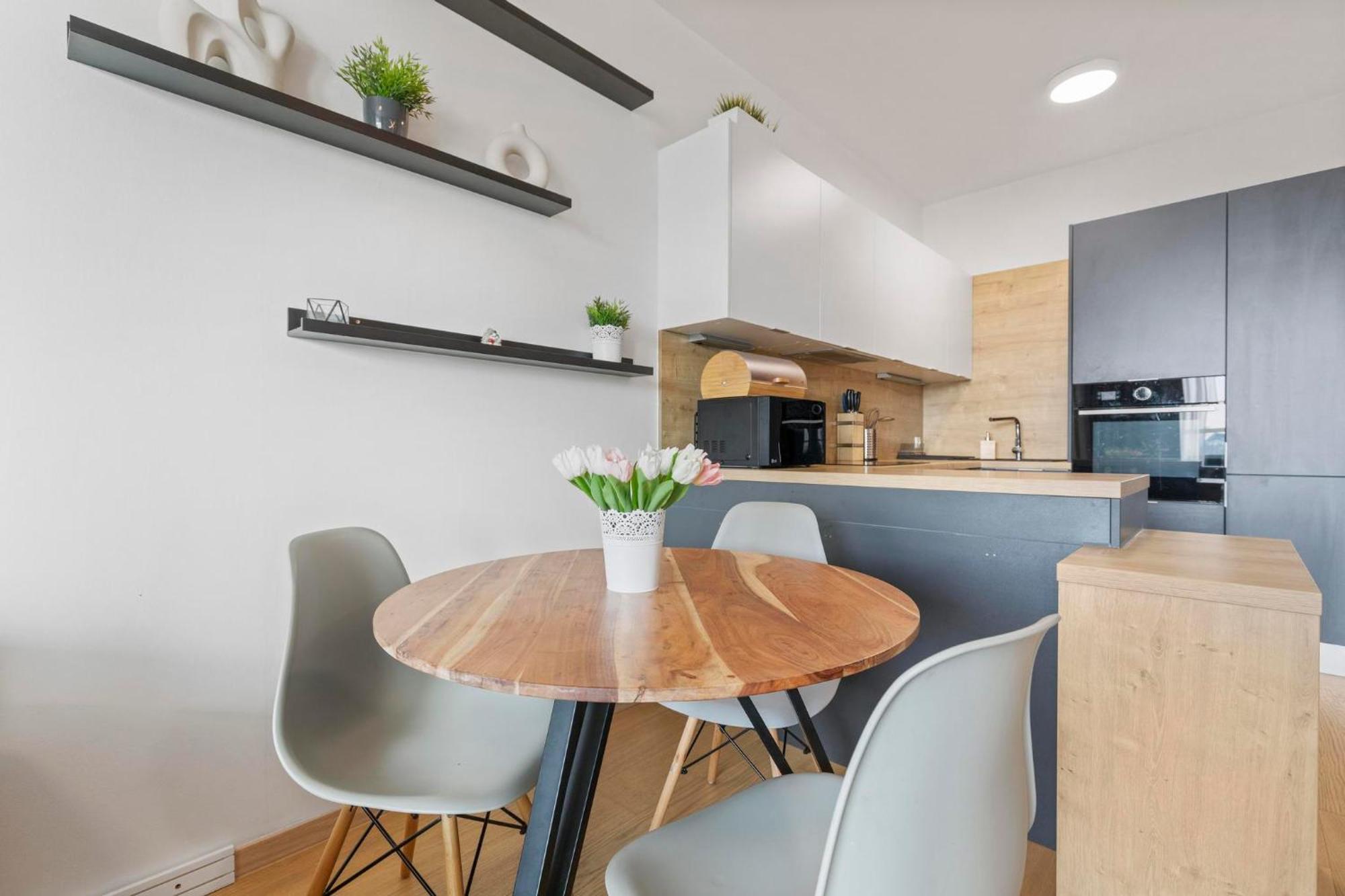 Panorama In Downtown Area With Free Parking And Castle View Pressburg