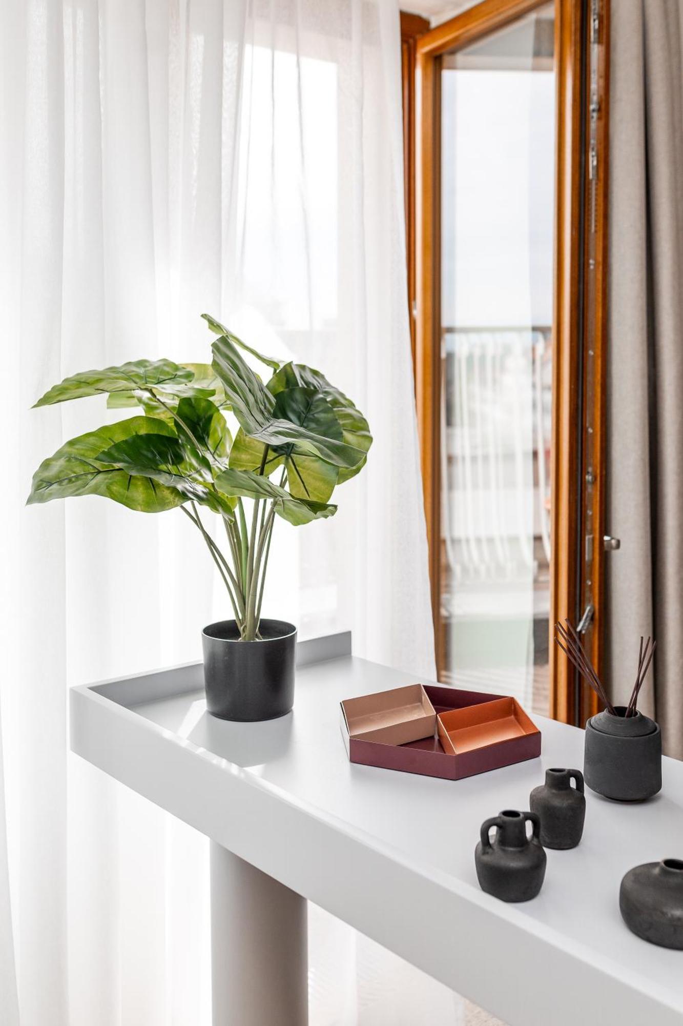 Khách sạn hẻo lánh Catalog Boutique