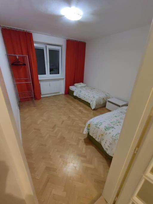Priestranny Apartman- S Vynikajucou Dostupnostou Apartment Bratislava