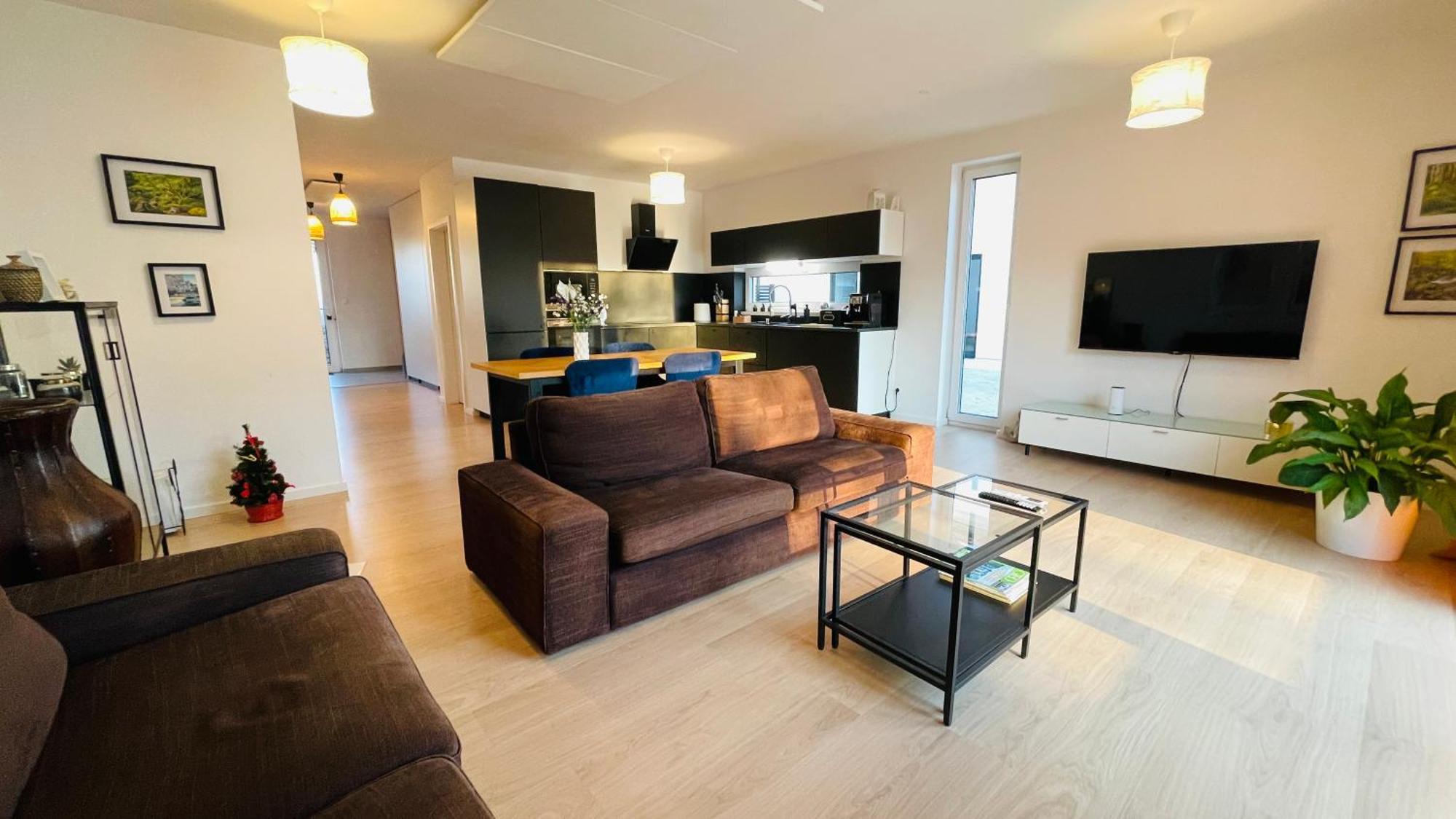 House Flow, 3 With Terrace, Free 2 Parking *