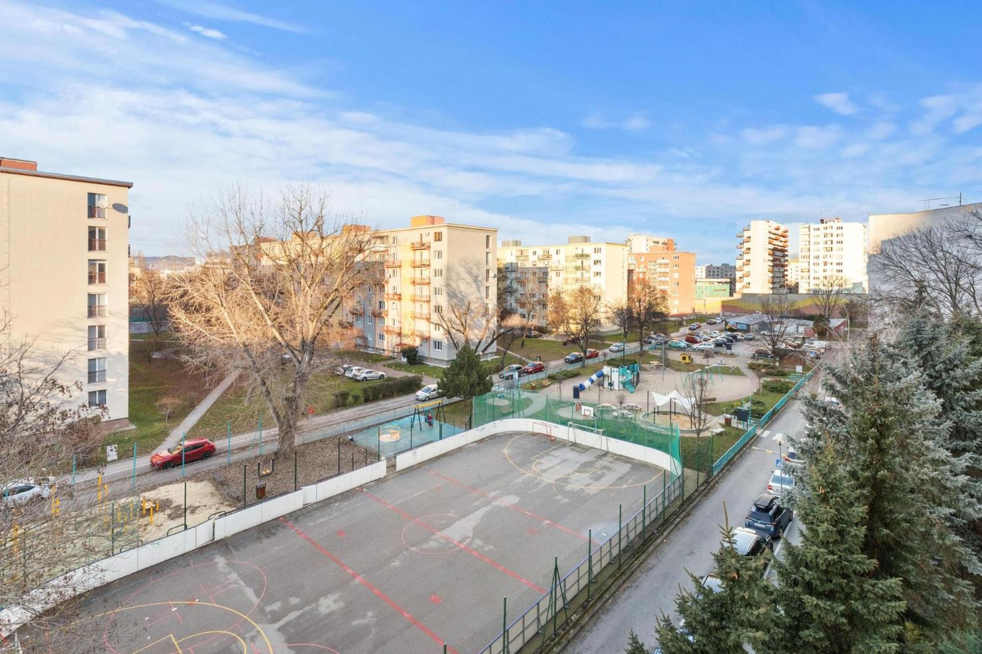 Apartment 20 Minutes From Center W Coffee, Tea, Tv, And Parking *