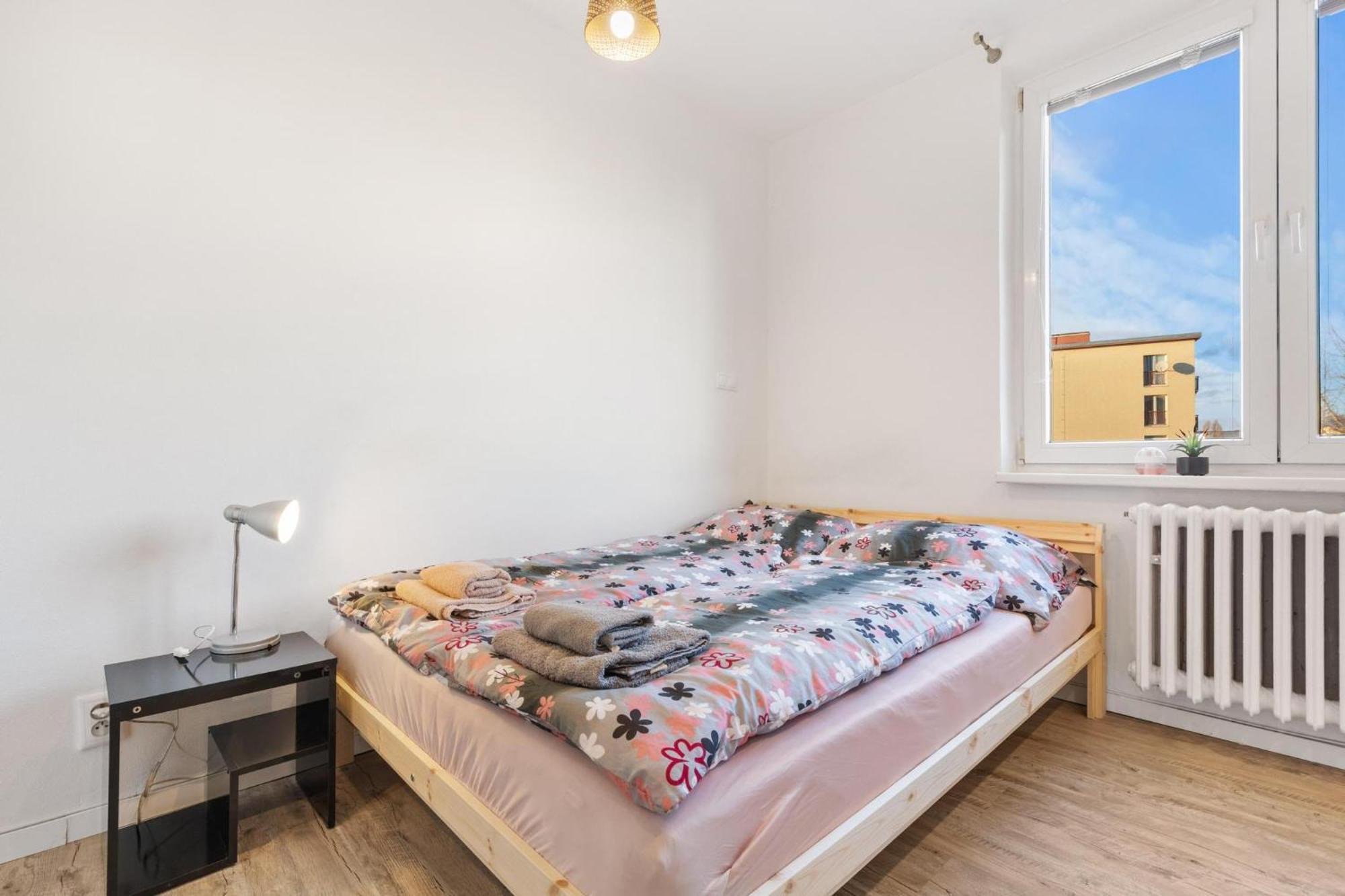 20 Minutes From Center W Coffee, Tea, Tv, And Parking Apartment *