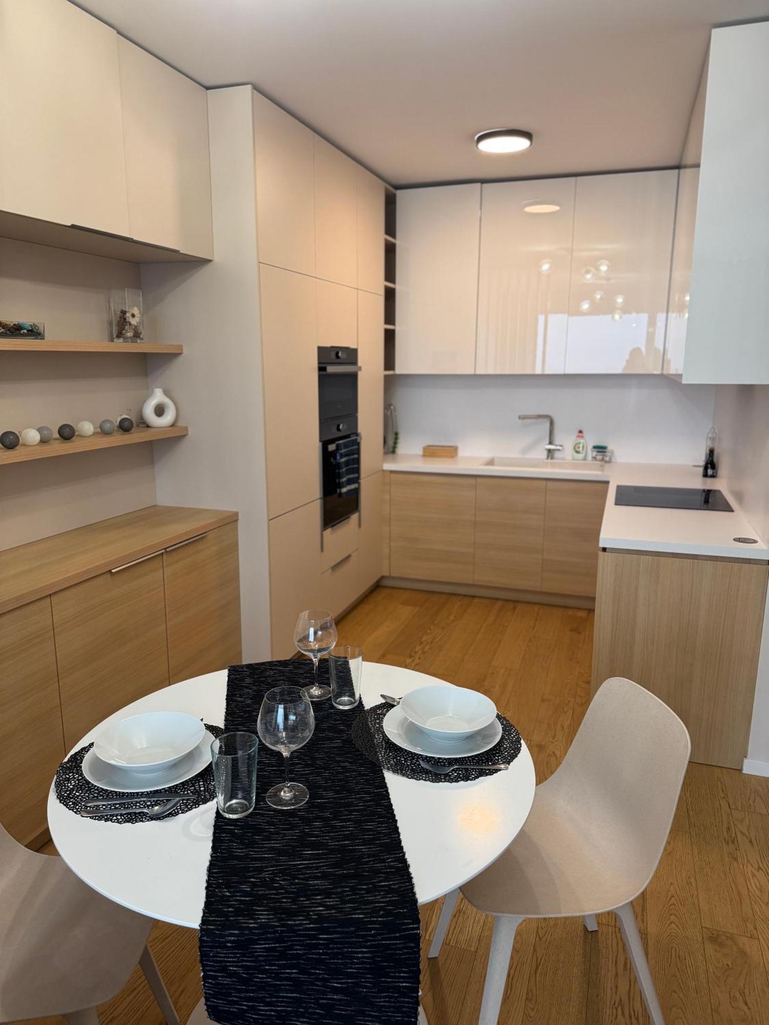 Downtown Charm With Free Parking Spot Apartmán