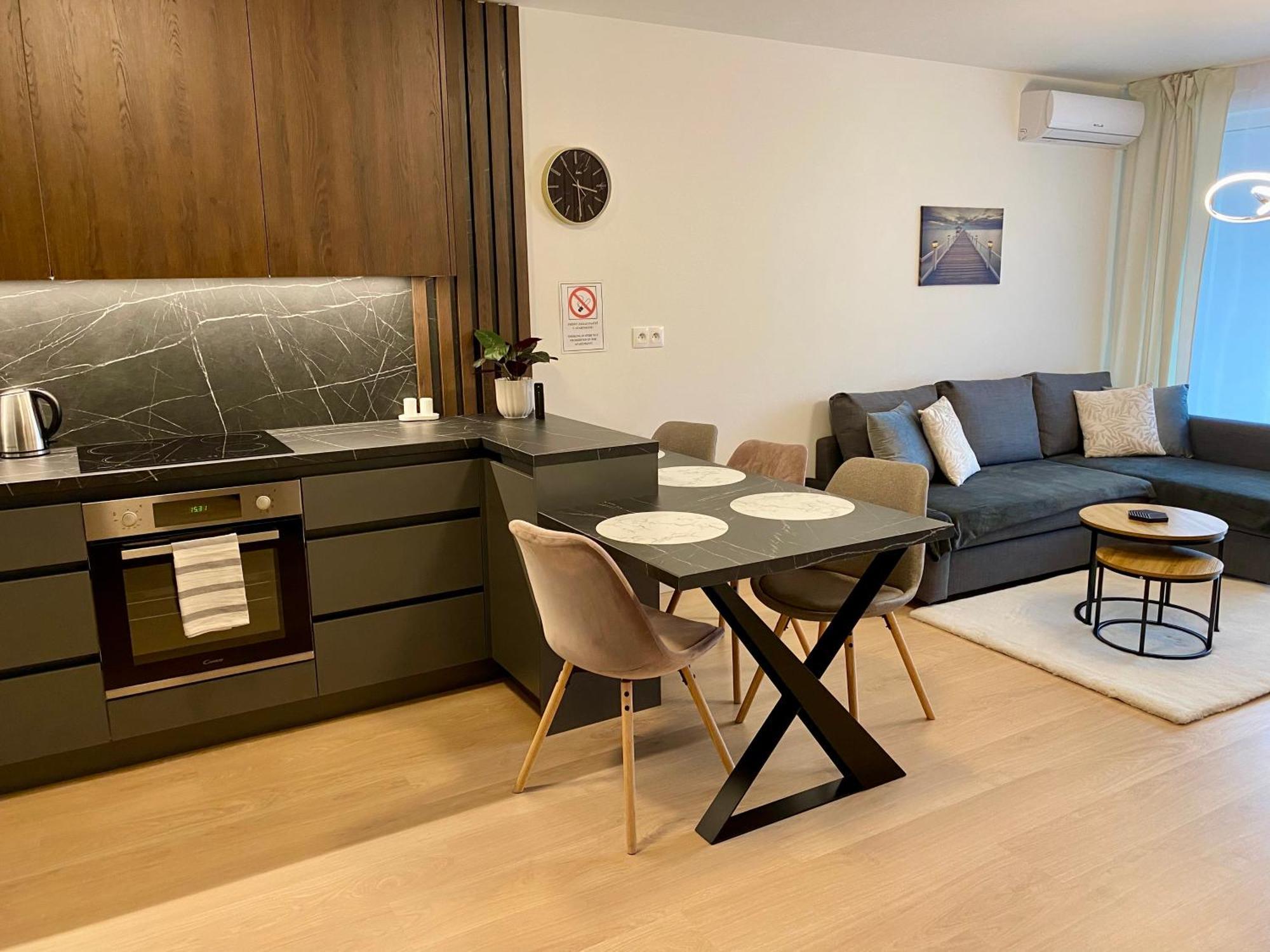 New With Free Garage Parking Near The Airport Apartment Bratislava