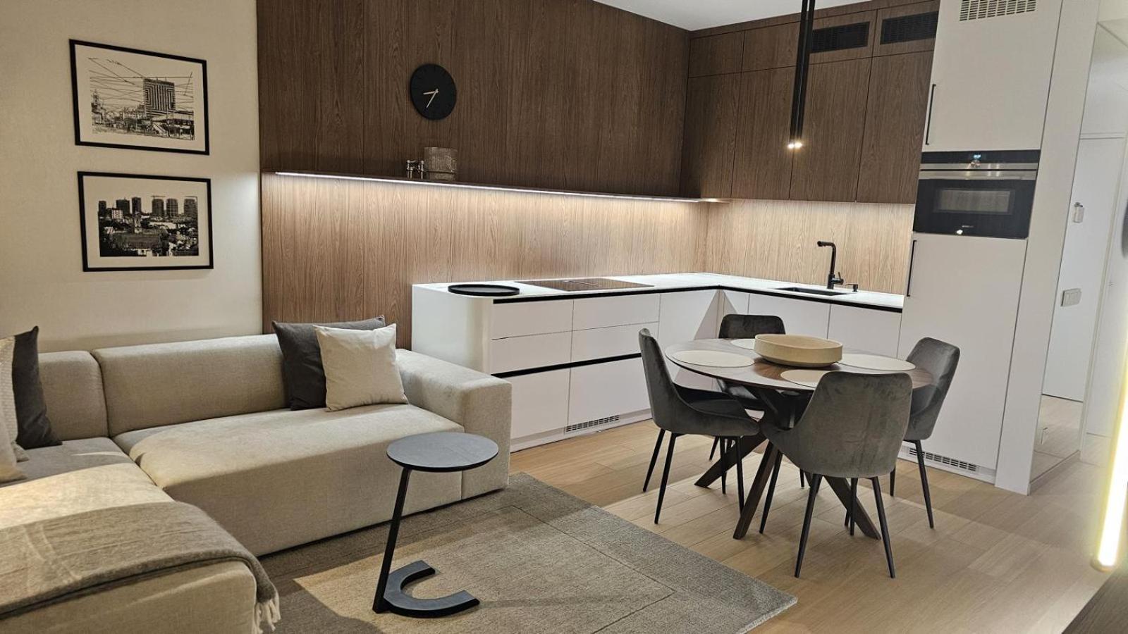 Skypark Escape With Balcony Apartment