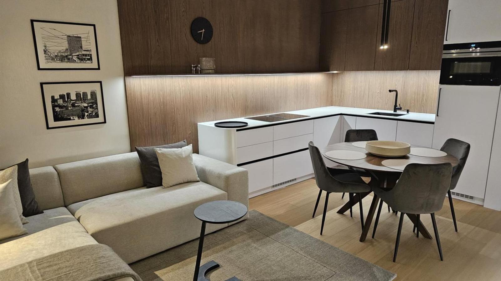 Skypark Escape With Balcony Apartment *