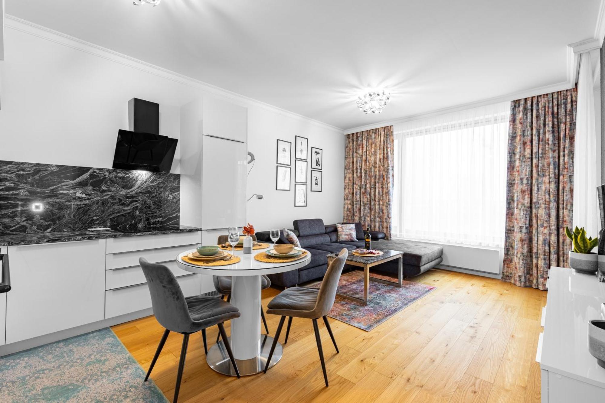 Skypark Retreat With Balcony Bratislava