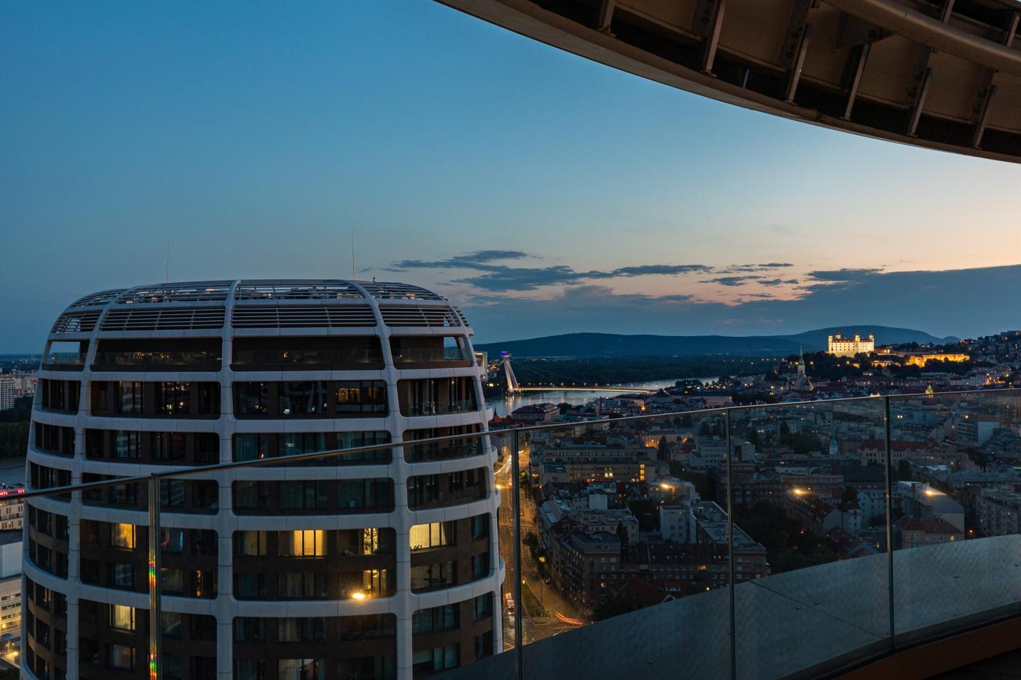 Apartment Skypark Retreat With Balcony