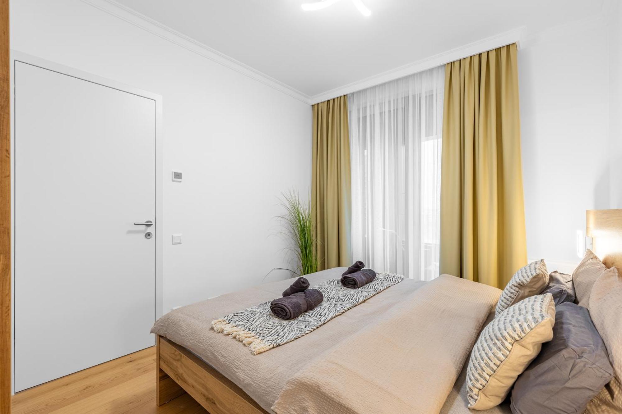Apartment Skypark Retreat With Balcony Bratislava