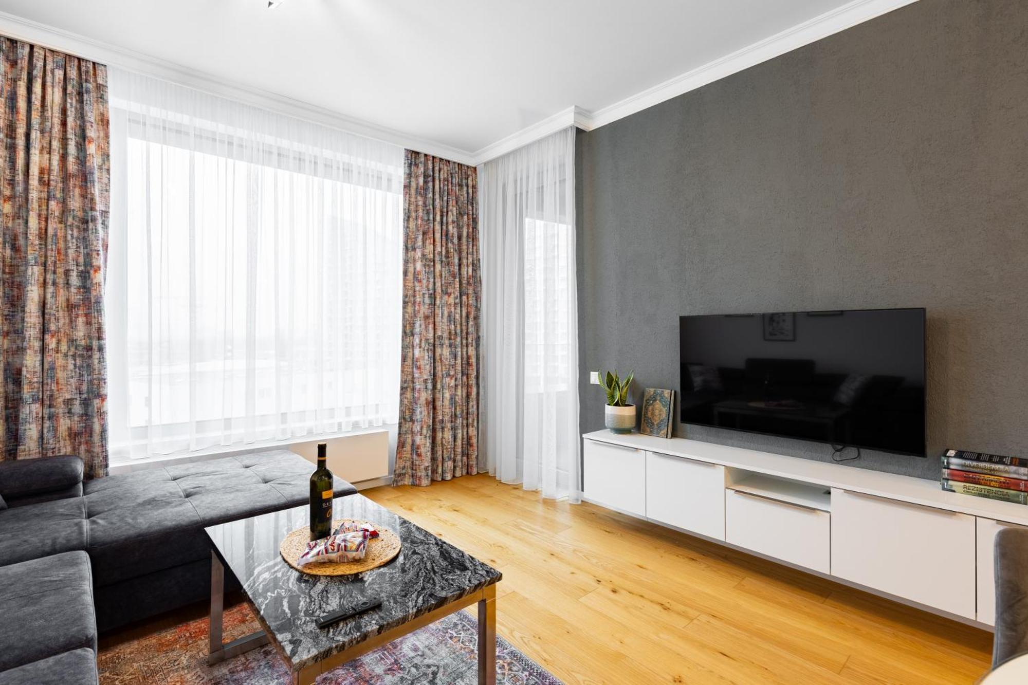 Apartment Skypark Retreat With Balcony