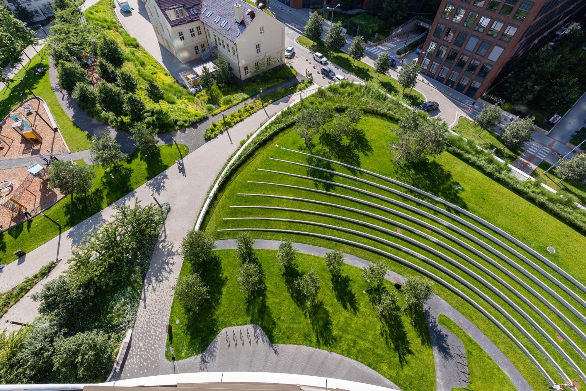Skypark Retreat With Balcony Apartment *