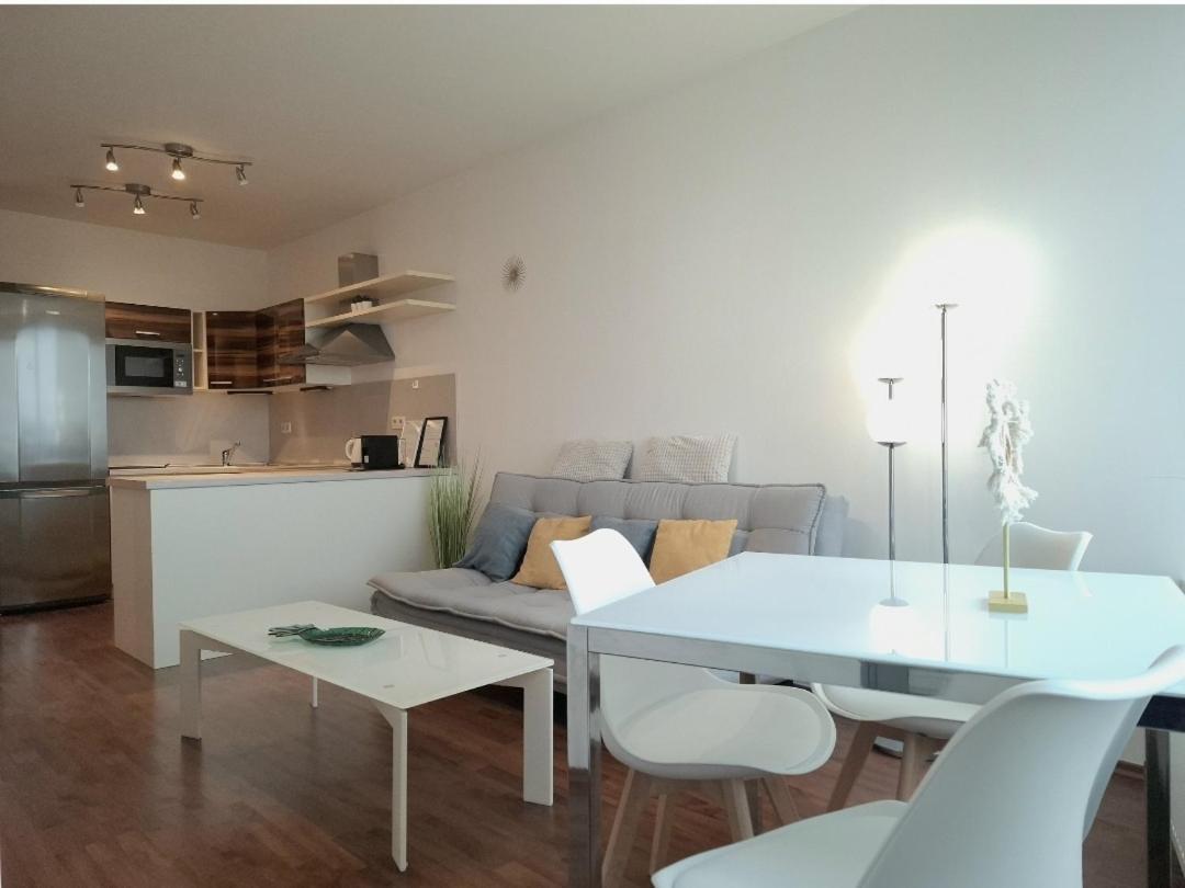 A Zen Getaway With Garage Parking *