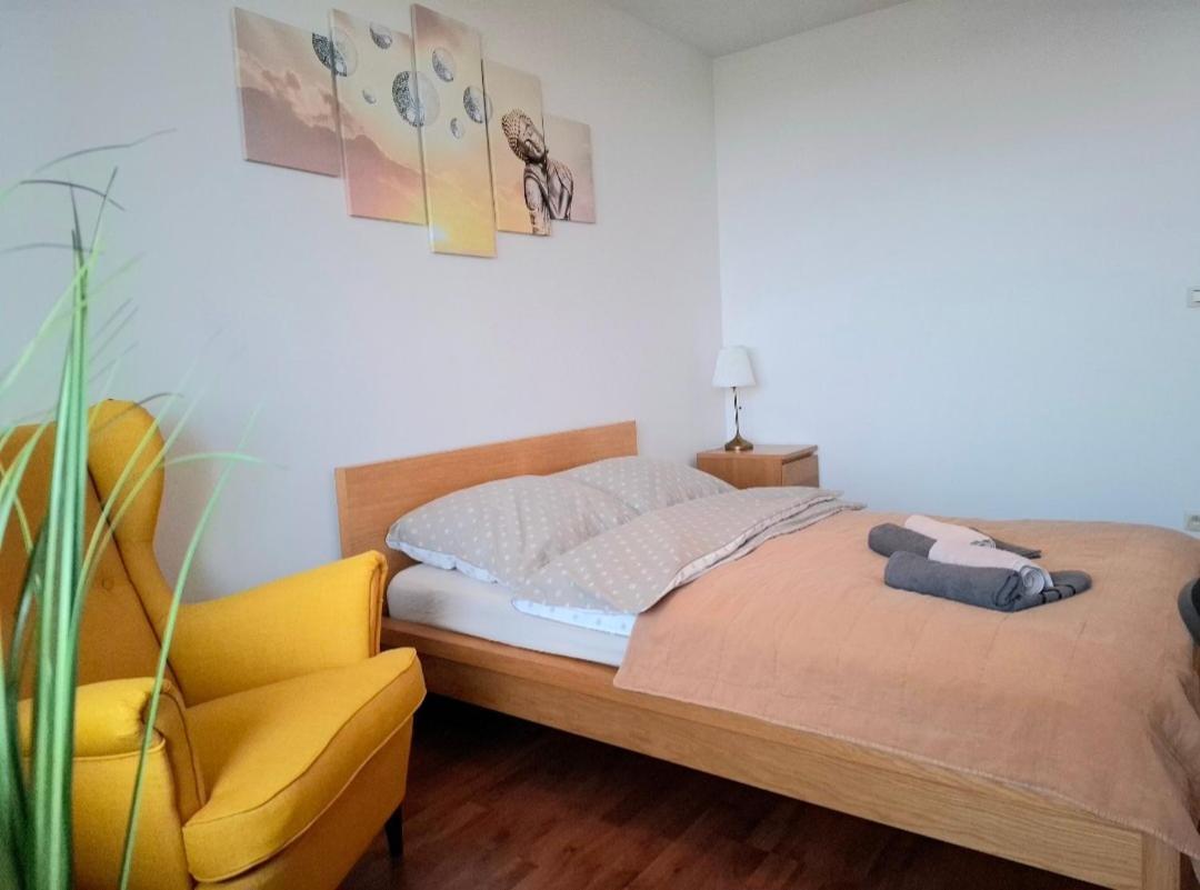 Apartment A Zen Getaway With Garage Parking Bratislava