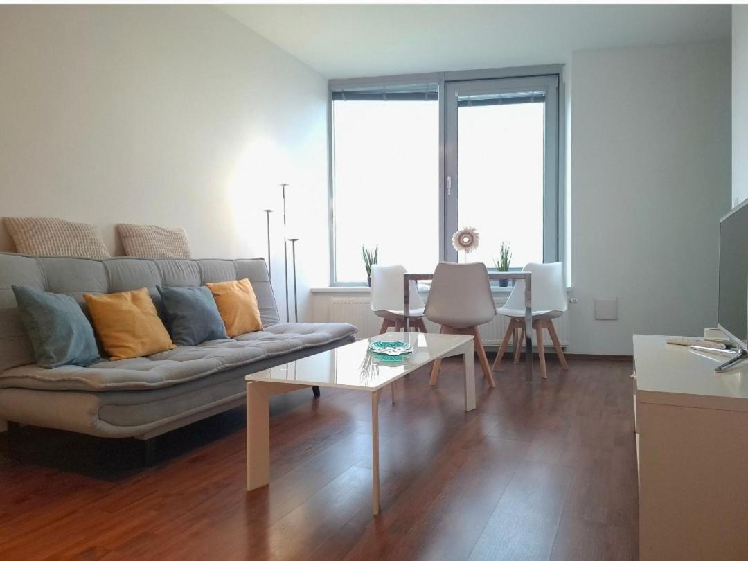 A Zen Getaway With Garage Parking Bratislava