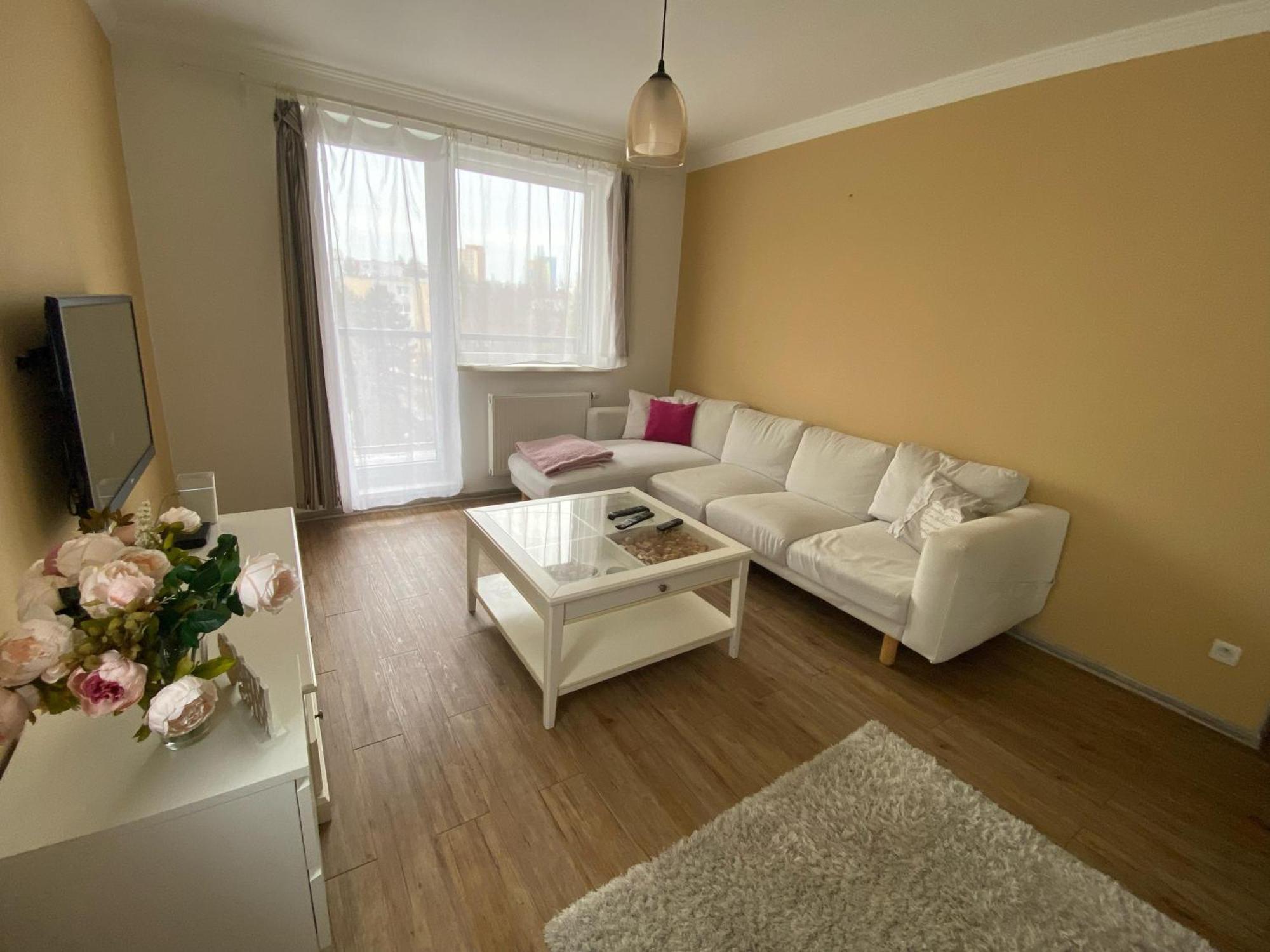 Bagra Apartment, 1-4 Guests, Free Parking & Wifi, 10 Min From Downtown Bratislava