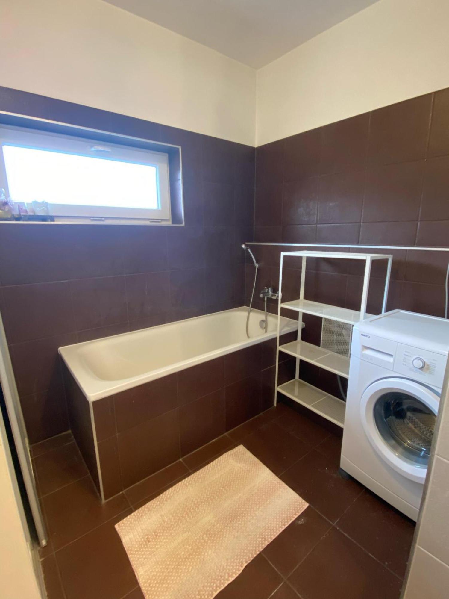 Bagra Apartment, 1-4 Guests, Free Parking & Wifi, 10 Min From Downtown *