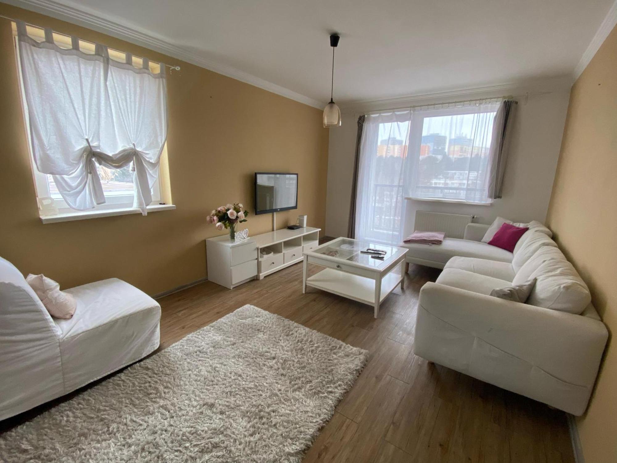 Bagra Apartment, 1-4 Guests, Free Parking & Wifi, 10 Min From Downtown Bratislava