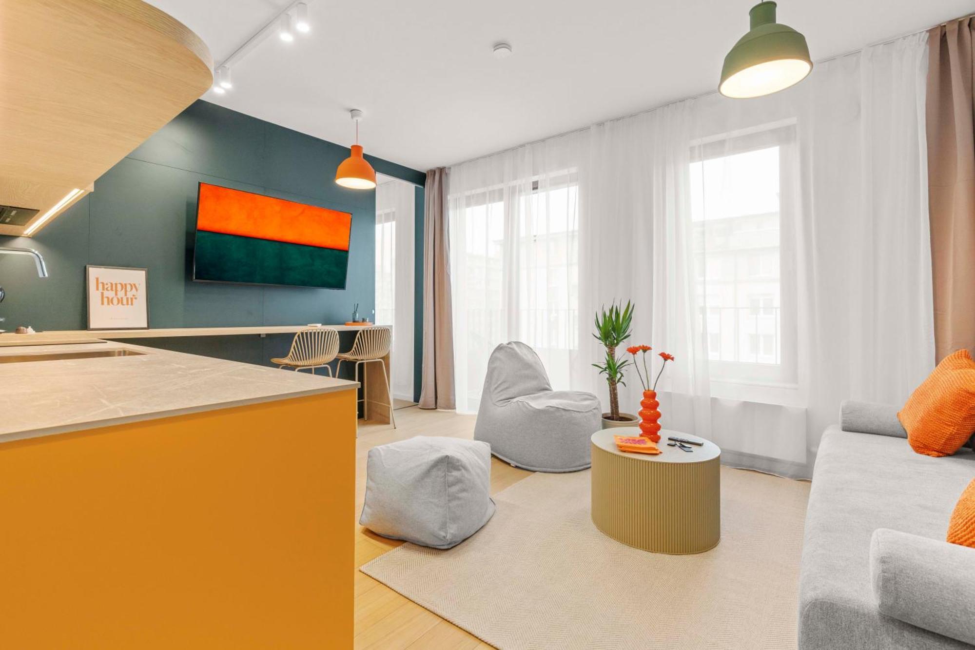 Lam Orange Ac - Balcony *