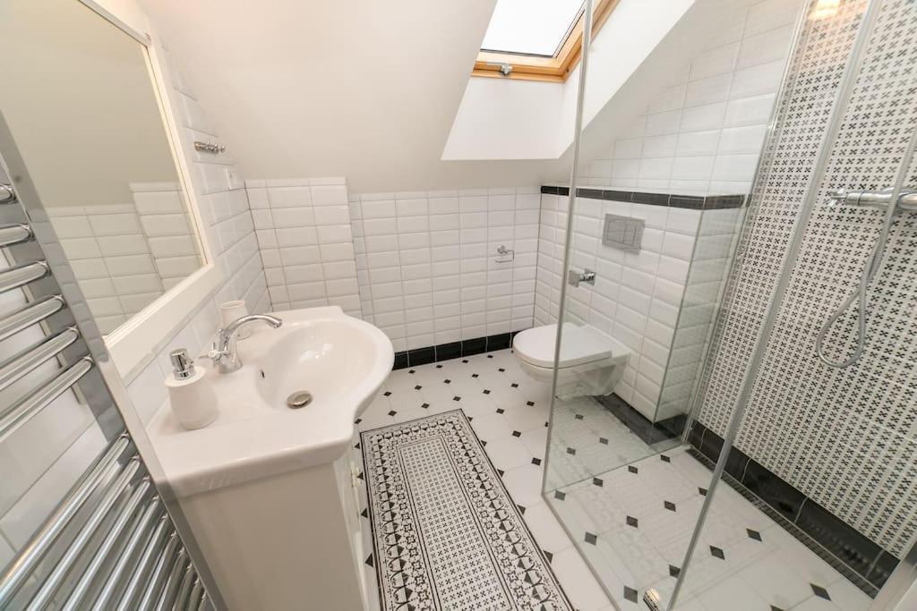 New 5 - Self Check In, With Parking Apartment Bratislava